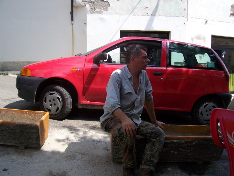  Image name: Persone097.jpg 
 width: 800 pixel 
 height: 601 pixel 
 Size: 342541 bytes 
 Click to enlarge 